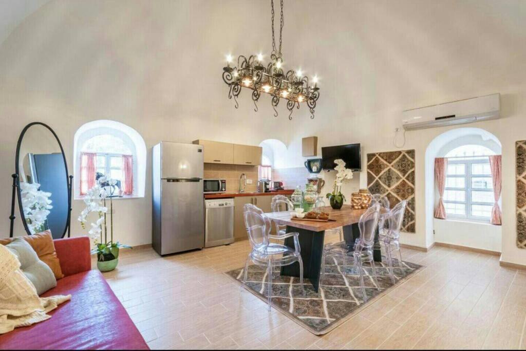 Вилла Private House 5 Bdr In Mamilla Up To 12 People ! Иерусалим Экстерьер фото
